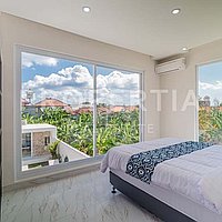 Stunning Modern Villa In Kerobokan. Villas in Bali for Sale: Вилла в Керобокан, Балиан за 350 тыс. USD. Leasehold. Предварительный просмотр фото #11