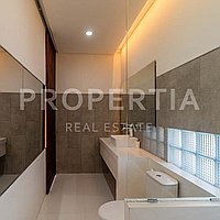 Stunning Modern Villa In Kerobokan. Villas in Bali for Sale: Вилла в Керобокан, Балиан за 350 тыс. USD. Leasehold. Предварительный просмотр фото #10
