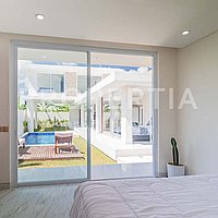 Stunning Modern Villa In Kerobokan. Villas in Bali for Sale: Вилла в Керобокан, Балиан за 350 тыс. USD. Leasehold. Предварительный просмотр фото #5