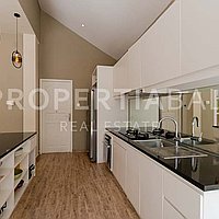 Beautiful Family Home In Kerobokan. Villas in Bali for Sale: Вилла в Керобокан, Балиан за 286 тыс. USD. Leasehold. Предварительный просмотр фото #2