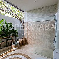 Beautiful Family Home In Kerobokan. Villas in Bali for Sale: Вилла в Керобокан, Балиан за 22,3 млн. RUB. Leasehold. Предварительный просмотр фото #12