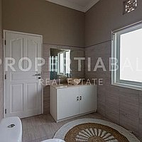 Beautiful Family Home In Kerobokan. Villas in Bali for Sale: Вилла в Керобокан, Балиан за 22,3 млн. RUB. Leasehold. Предварительный просмотр фото #16