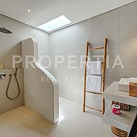 Contemporary Comfort In Kerobokan. Villas in Bali for Sale: Вилла в Керобокан, Балиан за 240 тыс. USD. Leasehold. Предварительный просмотр фото #2