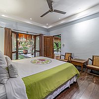A timeless blend of traditional elegance and modern luxury in Kerobokan. Villas in Bali for Sale: Вилла в Керобокан, Балиан за 978 тыс. USD. Leasehold. Предварительный просмотр фото #16