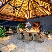 A timeless blend of traditional elegance and modern luxury in Kerobokan. Villas in Bali for Sale: Вилла в Керобокан, Балиан за 978 тыс. USD. Leasehold. Предварительный просмотр фото #8