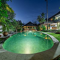 A timeless blend of traditional elegance and modern luxury in Kerobokan. Villas in Bali for Sale: Вилла в Керобокан, Балиан за 978 тыс. USD. Leasehold. Предварительный просмотр фото #1