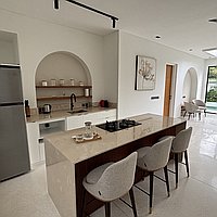 Sleek Modern Living with Serene Poolside near Bumbak. Villas in Bali for Sale: Вилла в Керобокан, Балиан за 29,9 млн. RUB. Leasehold. Предварительный просмотр фото #4