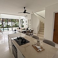 Sleek Modern Living with Serene Poolside near Bumbak. Villas in Bali for Sale: Вилла в Керобокан, Балиан за 29,9 млн. RUB. Leasehold. Предварительный просмотр фото #3