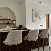 Sleek Modern Living with Serene Poolside near Bumbak. Villas in Bali for Sale: Вилла в Керобокан, Балиан за 29,9 млн. RUB. Leasehold. Предварительный просмотр фото #5