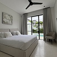 Sleek Modern Living with Serene Poolside near Bumbak. Villas in Bali for Sale: Vila di dalam Kerobokan, Bali untuk 6,5 Miliar IDR. Leasehold. Pratinjau foto #8