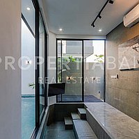 Modern Contemporary Villa In Kerobokan. Villas in Bali for Sale: Вилла в Керобокан, Балиан за 276 тыс. USD. Leasehold. Предварительный просмотр фото #6