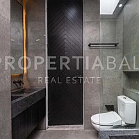 Contemporary Family Villa In Kerobokan. Villas in Bali for Sale: Вилла в Керобокан, Балиан за 285 тыс. USD. Leasehold. Предварительный просмотр фото #11