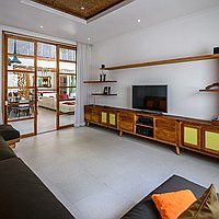 Elegant tropical villa in Umalas with expansive garden. Villas in Bali for Sale: Вилла в Керобокан, Балиан за 60,6 млн. RUB. Leasehold. Предварительный просмотр фото #3