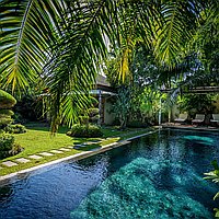 Elegant tropical villa in Umalas with expansive garden. Villas in Bali for Sale: Вилла в Керобокан, Балиан за 61,3 млн. RUB. Leasehold. Предварительный просмотр фото #10