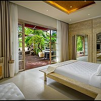 Elegant tropical villa in Umalas with expansive garden. Villas in Bali for Sale: Вилла в Керобокан, Балиан за 61,3 млн. RUB. Leasehold. Предварительный просмотр фото #8