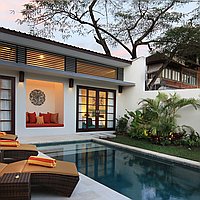 A Prime Investment Opportunity – A Serene 33-Bedroom Villa Complex in Kerobokan. Villas in Bali for Sale: Вилла в Керобокан, Балиан за 1520 тыс. USD. Leasehold. Предварительный просмотр фото #1