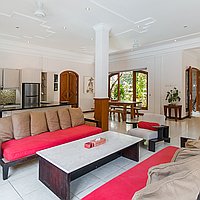 Spacious 4-Bedroom Villa in Absolute Prime Legian Local, just 400m from the Beach. Villas in Bali for Sale: Вилла в Легиан, Балиан за 38,9 млн. RUB. Leasehold. Предварительный просмотр фото #6