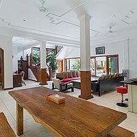 Spacious 4-Bedroom Villa in Absolute Prime Legian Local, just 400m from the Beach. Villas in Bali for Sale: Вилла в Легиан, Балиан за 38,9 млн. RUB. Leasehold. Предварительный просмотр фото #7