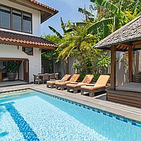 Spacious 4-Bedroom Villa in Absolute Prime Legian Local, just 400m from the Beach. Villas in Bali for Sale: Вилла в Легиан, Балиан за 38,9 млн. RUB. Leasehold. Предварительный просмотр фото #1