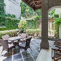 Spacious 4-Bedroom Villa in Absolute Prime Legian Local, just 400m from the Beach. Villas in Bali for Sale: Вилла в Легиан, Балиан за 38,9 млн. RUB. Leasehold. Предварительный просмотр фото #12