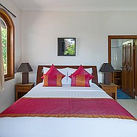 Spacious 4-Bedroom Villa in Absolute Prime Legian Local, just 400m from the Beach. Villas in Bali for Sale: Вилла в Легиан, Балиан за 38,9 млн. RUB. Leasehold. Предварительный просмотр фото #8