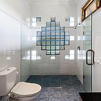 Spacious 4-Bedroom Villa in Absolute Prime Legian Local, just 400m from the Beach. Villas in Bali for Sale: Вилла в Легиан, Балиан за 38,9 млн. RUB. Leasehold. Предварительный просмотр фото #13