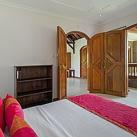 Spacious 4-Bedroom Villa in Absolute Prime Legian Local, just 400m from the Beach. Villas in Bali for Sale: Вилла в Легиан, Балиан за 38,9 млн. RUB. Leasehold. Предварительный просмотр фото #9