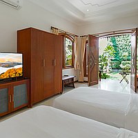 Spacious 4-Bedroom Villa in Absolute Prime Legian Local, just 400m from the Beach. Villas in Bali for Sale: Вилла в Легиан, Балиан за 38,9 млн. RUB. Leasehold. Предварительный просмотр фото #11