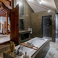 Prime Investment Opportunity: Traditional Joglo-Style Property with 15 Bedrooms in Legian’s Premier District. Villas in Bali for Sale: Vila di dalam Legian, Bali untuk 44,0 Miliar IDR. Freehold. Pratinjau foto #8