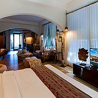 Prime Investment Opportunity: Traditional Joglo-Style Property with 15 Bedrooms in Legian’s Premier District. Villas in Bali for Sale: Vila di dalam Legian, Bali untuk 44,0 Miliar IDR. Freehold. Pratinjau foto #6