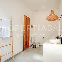 Gorgeous Modern Tropical Villa In Tumbak Bayuh. Villas in Bali for Sale: Вилла в Tumbak Bayuh, Балиан за 14,1 млн. RUB. Leasehold. Предварительный просмотр фото #16