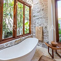 Stunning South European Style Villa In Canggu. Villas in Bali for Sale: Vila di dalam Tumbak Bayuh, Bali untuk 10,6 Miliar IDR. Leasehold. Pratinjau foto #7