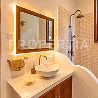 Stunning South European Style Villa In Canggu. Villas in Bali for Sale: Vila di dalam Tumbak Bayuh, Bali untuk 10,6 Miliar IDR. Leasehold. Pratinjau foto #10