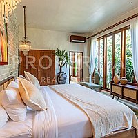 Stunning South European Style Villa In Canggu. Villas in Bali for Sale: Вилла в Tumbak Bayuh, Балиан за 630 тыс. USD. Leasehold. Предварительный просмотр фото #4