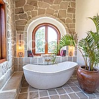 Stunning South European Style Villa In Canggu. Villas in Bali for Sale: Vila di dalam Tumbak Bayuh, Bali untuk 10,6 Miliar IDR. Leasehold. Pratinjau foto #16