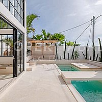 Amazing Profitable Villa In The Heart Of Bumbak. Villas in Bali for Sale: Вилла в Умалас, Балиан за 210 тыс. USD. Leasehold. Предварительный просмотр фото #1