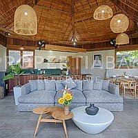 Stunning Balinese Villa Steps To The Beach. Villas in Bali for Sale: Вилла в Бингин, Балиан за 406 тыс. USD. Leasehold. Предварительный просмотр фото #2