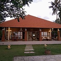 3-bedroom beachfront paradise in North Bali. Villas in Bali for Sale: Вилла в North Bali, Балиан за 28,0 млн. RUB. Freehold. Предварительный просмотр фото #1