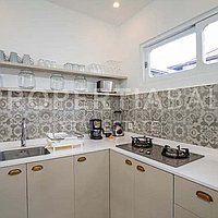 Stunning Modern Family Home In Berawa. Villas in Bali for Sale: Вилла в Берава (Чангу), Балиан за 293 тыс. USD. Leasehold. Предварительный просмотр фото #2