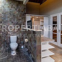 Modern Balinese Family Home In Berawa. Villas in Bali for Sale: Вилла в Берава (Чангу), Балиан за 31,6 млн. RUB. Leasehold. Предварительный просмотр фото #8