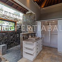 Modern Balinese Family Home In Berawa. Villas in Bali for Sale: Вилла в Берава (Чангу), Балиан за 31,6 млн. RUB. Leasehold. Предварительный просмотр фото #9