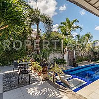 Modern Balinese Family Home In Berawa. Villas in Bali for Sale: Вилла в Берава (Чангу), Балиан за 31,6 млн. RUB. Leasehold. Предварительный просмотр фото #19