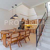 Stunning Modern Family Villa In Berawa. Villas in Bali for Sale: Вилла в Берава (Чангу), Балиан за 296 тыс. USD. Leasehold. Предварительный просмотр фото #1