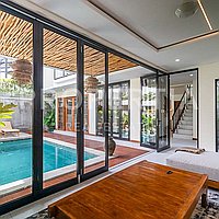 Stunning Modern Family Villa In Berawa. Villas in Bali for Sale: Vila di dalam Berawa (Canggu), Bali untuk 5 Miliar IDR. Leasehold. Pratinjau foto #6