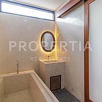 Stunning Modern Family Villa In Berawa. Villas in Bali for Sale: Vila di dalam Berawa (Canggu), Bali untuk 5 Miliar IDR. Leasehold. Pratinjau foto #8