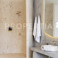 Spacious And Stylish Villa In Berawa. Villas in Bali for Sale: Вилла в Берава (Чангу), Балиан за 377 тыс. USD. Leasehold. Предварительный просмотр фото #16