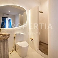 Spacious And Stylish Villa In Berawa. Villas in Bali for Sale: Вилла в Берава (Чангу), Балиан за 377 тыс. USD. Leasehold. Предварительный просмотр фото #4