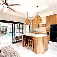 Modern Tropical Villa In Tumbak Bayuh. Villas in Bali for Sale: Вилла в Балиан за 17,4 млн. RUB. Leasehold. Предварительный просмотр фото #1