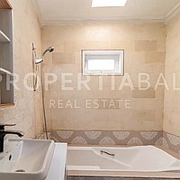 Balinese Style Family Home In Berawa. Villas in Bali for Sale: Вилла в Берава (Чангу), Балиан за 503 тыс. USD. Freehold. Предварительный просмотр фото #12