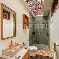 Stunning Tropical Wooden Villa In Buduk. Villas in Bali for Sale: Вилла в Buduk, Балиан за 211 тыс. USD. Leasehold. Предварительный просмотр фото #12